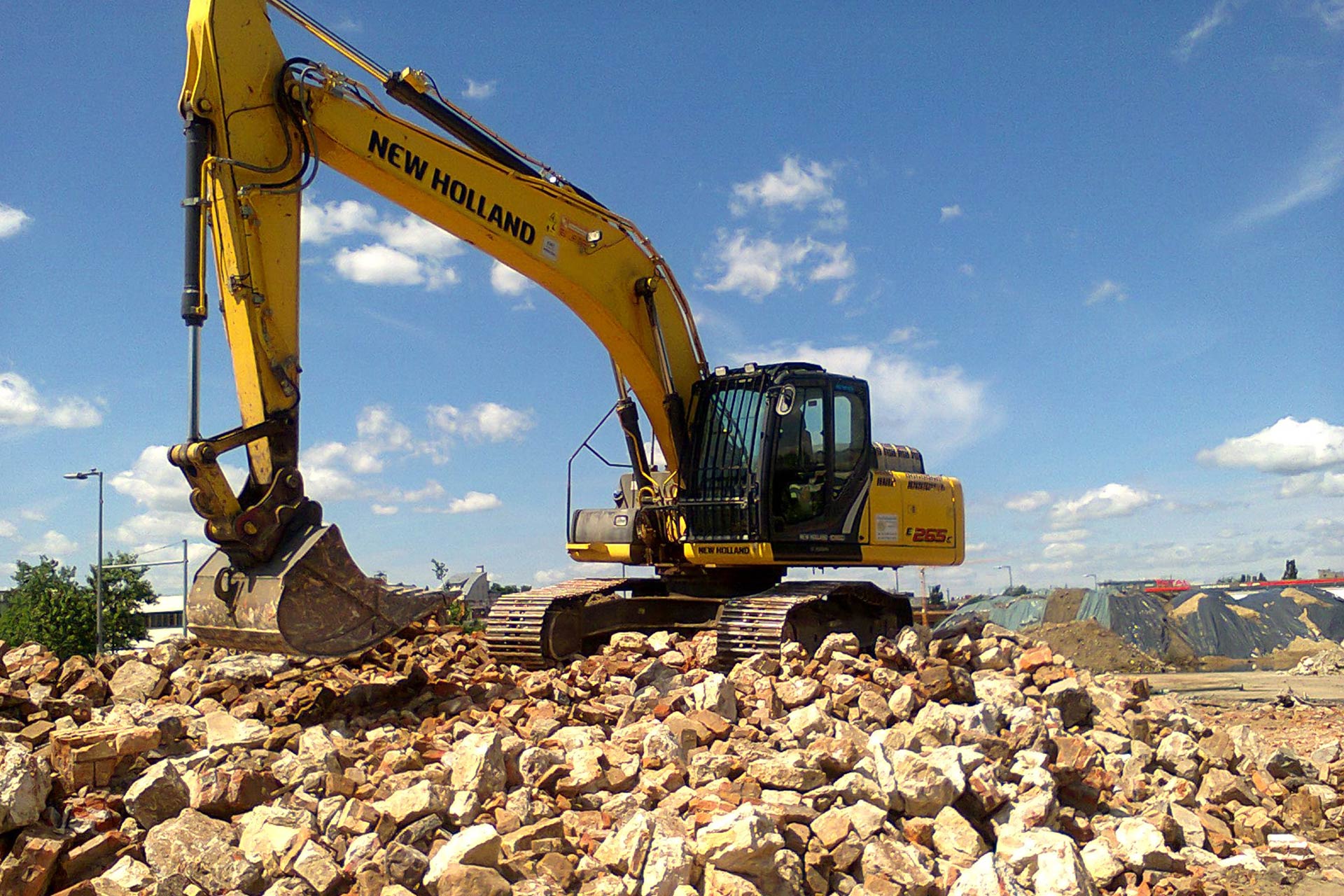 ERA GmbH in Caputh - Leistungen - Selektiver Rückbau und Abbruch, Durchfürung von ABM-Projekten, Erdbau, Erdbewegung und Transport, Recyceln von mineralischen Baustoffen, Altlastenbeurteilung, Entsorgungsmanagement und Projektmanagement im Bereich Abbruch, Umwelttechnik und Abfallwirtschaft